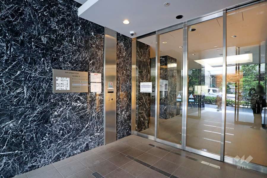 エントランスはオートロック付きです。