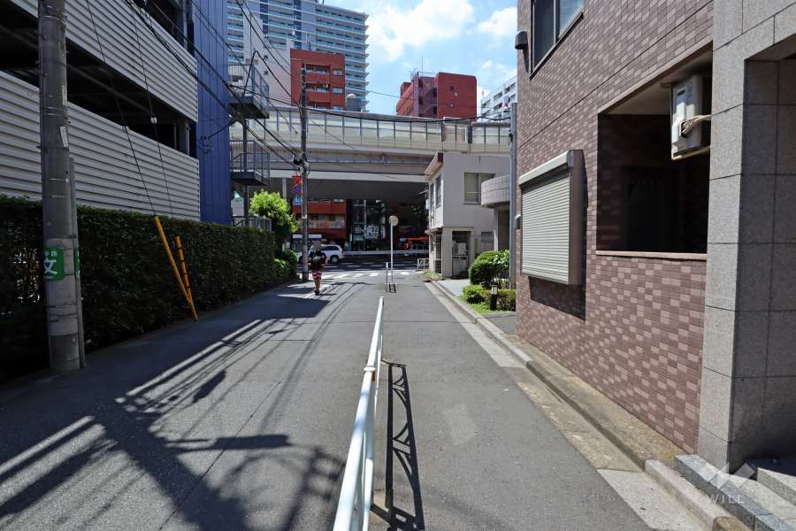 敷地東側の前面道路