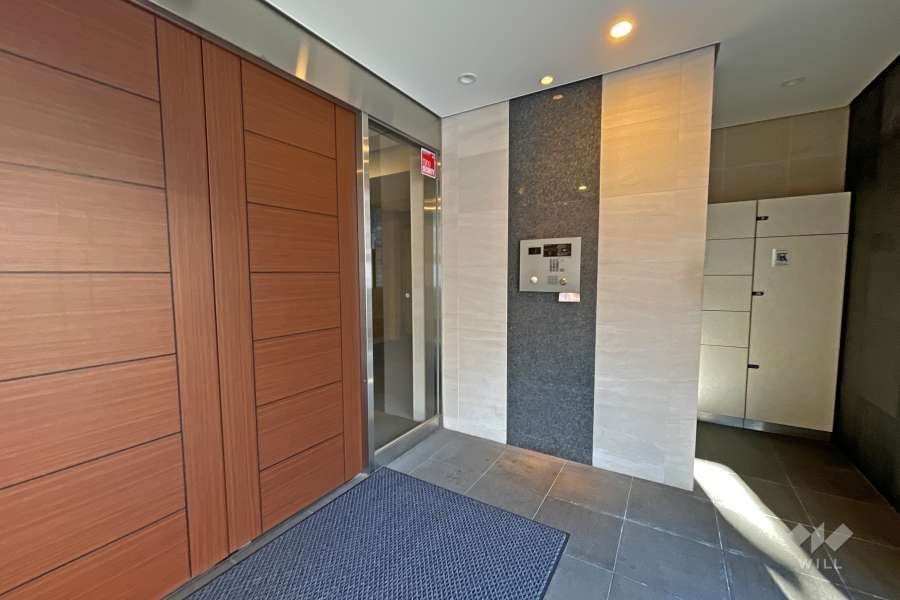 エントランスはオートロック付きです。