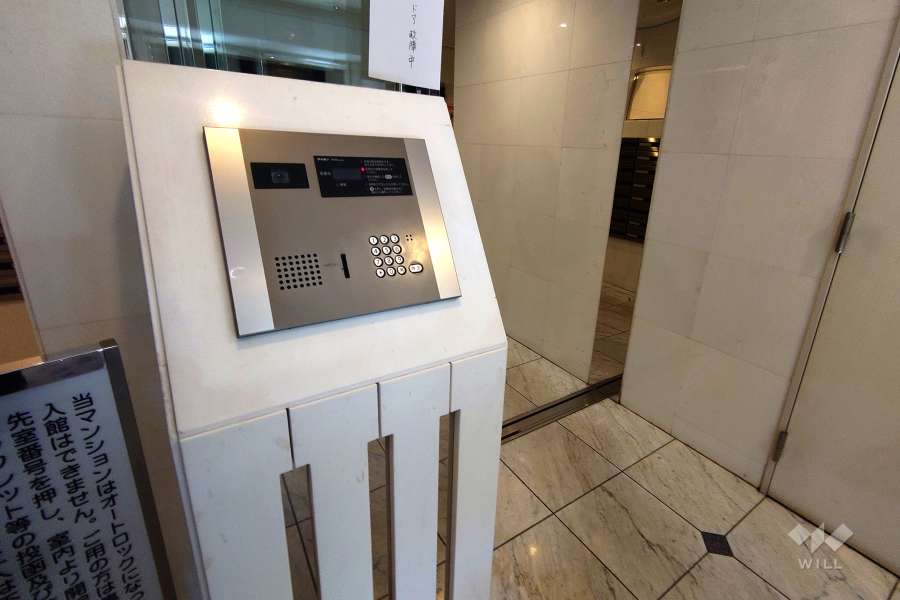 エントランスはオートロック付きです。