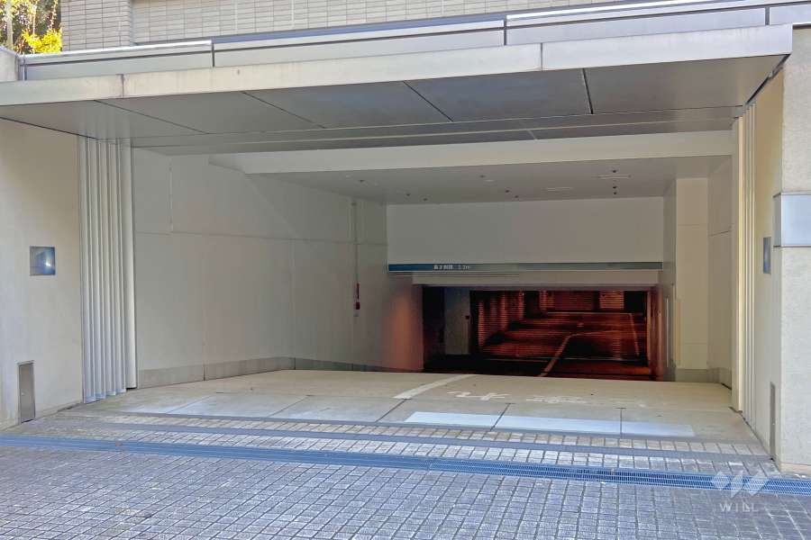 駐車場の出入り口（リングシャッター付き）