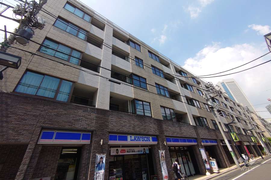 パークリュクス初台の外観（南東側から）