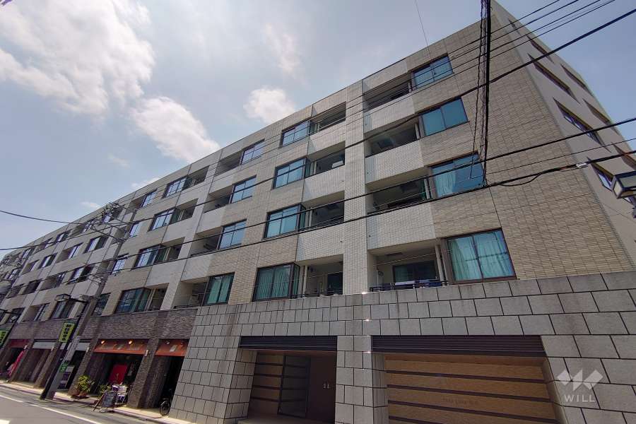 パークリュクス初台の外観（北東側から）