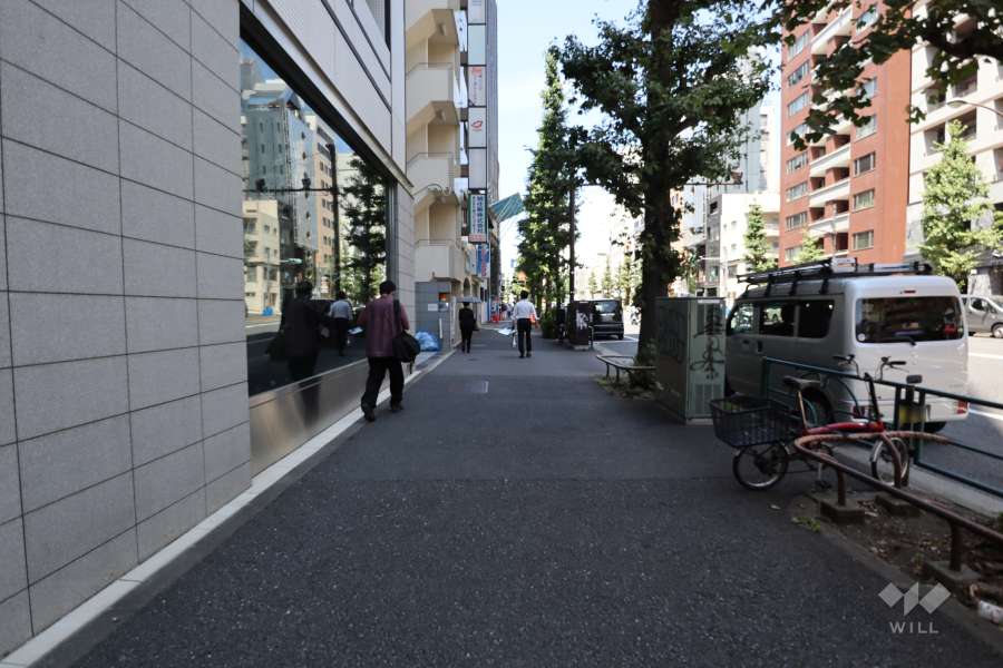 敷地北側の前面道路