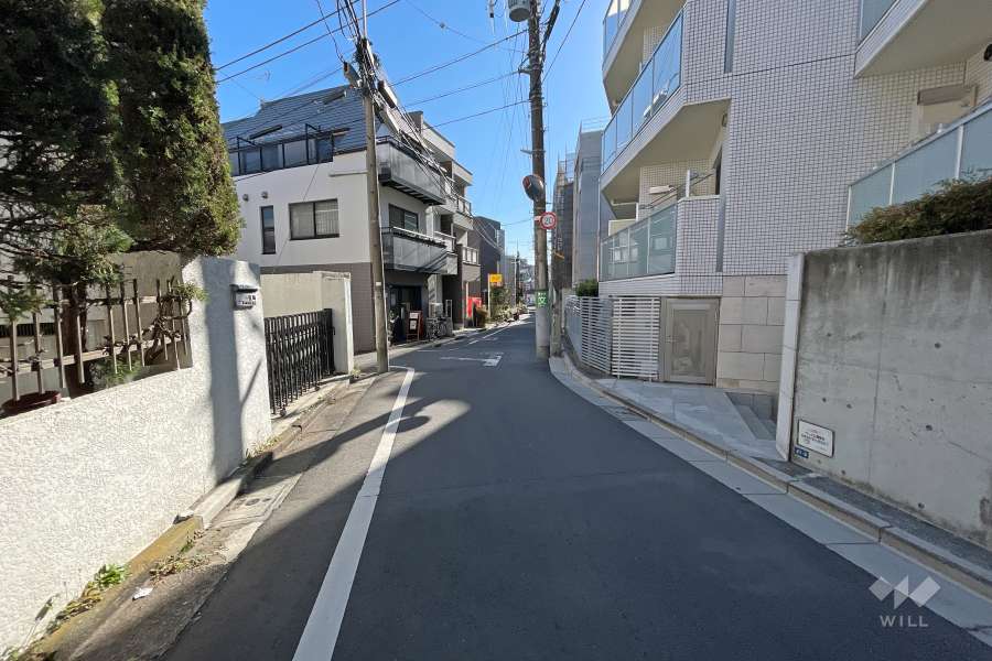 敷地南東側の前面道路