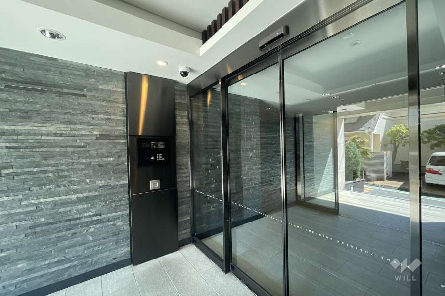 エントランスはオートロック付きです。