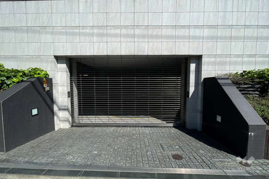 駐車場の出入り口（リングシャッター式）