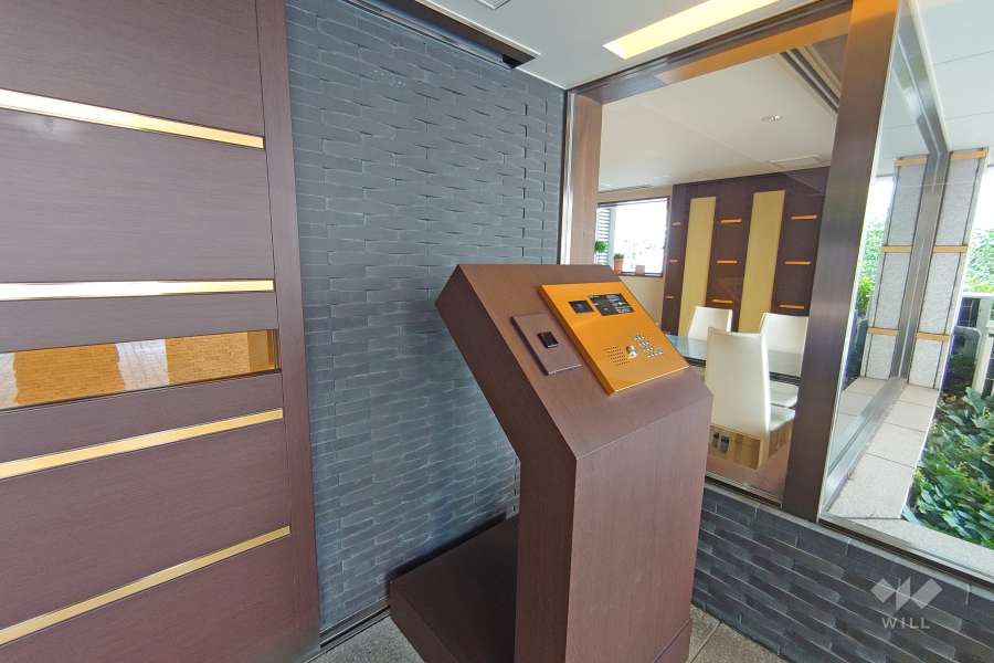 エントランスはオートロック付きです。