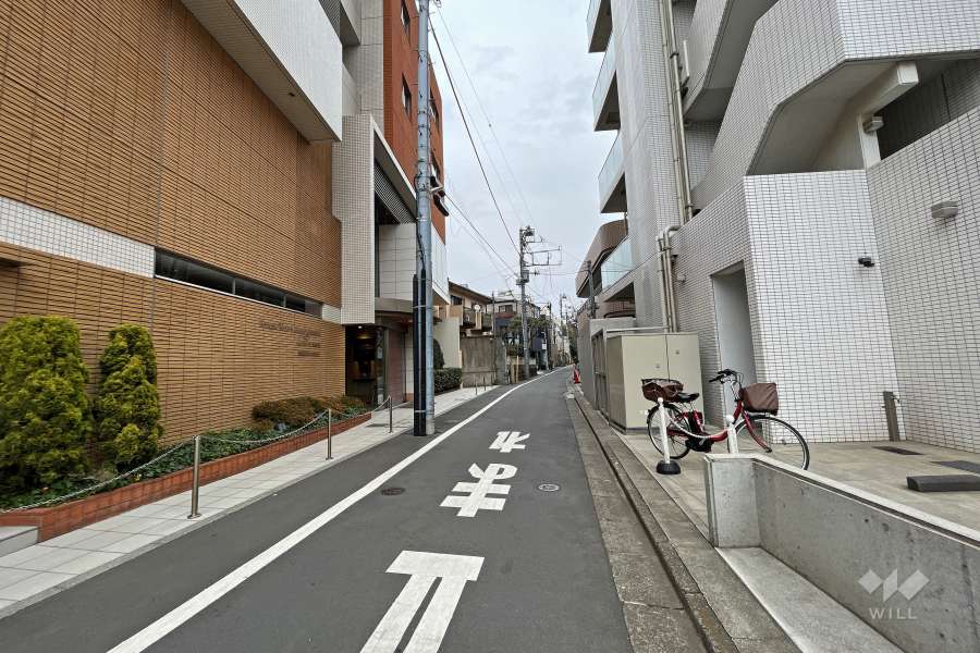 敷地北側の前面道路