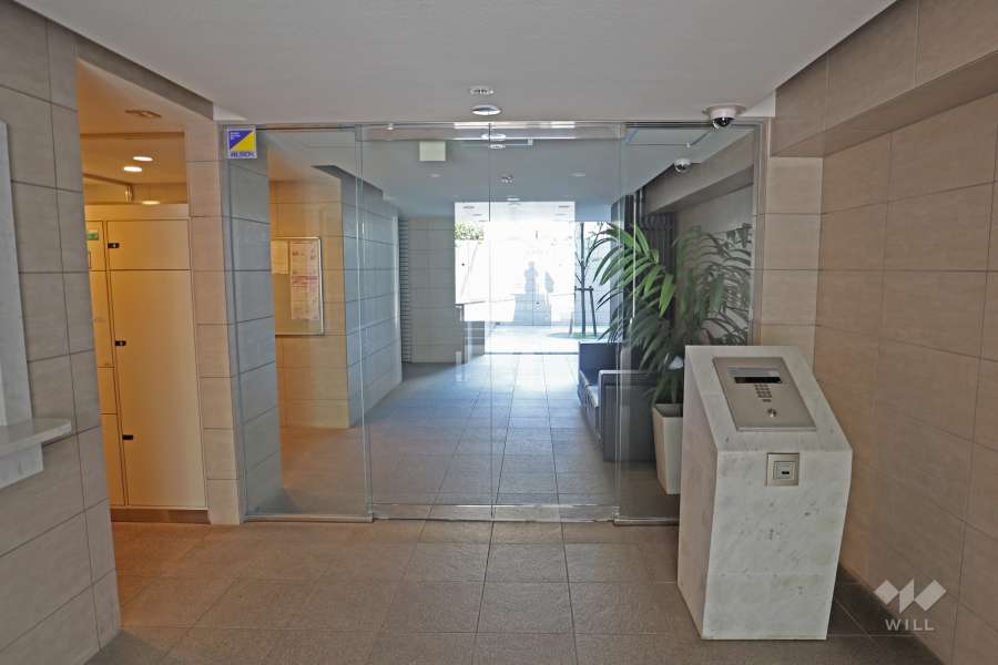 エントランスはオートロック付きです。