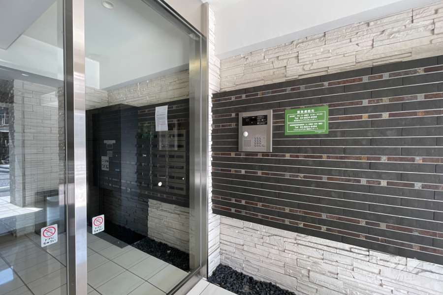 エントランスはオートロック付きです。