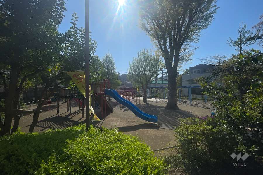 敷地に隣接する『渋谷区立上原公園』