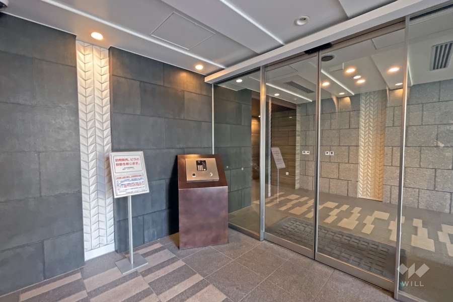 エントランスはオートロック付きです。