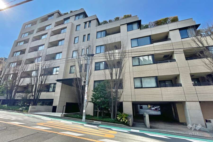 プラウド恵比寿の外観（東側から）