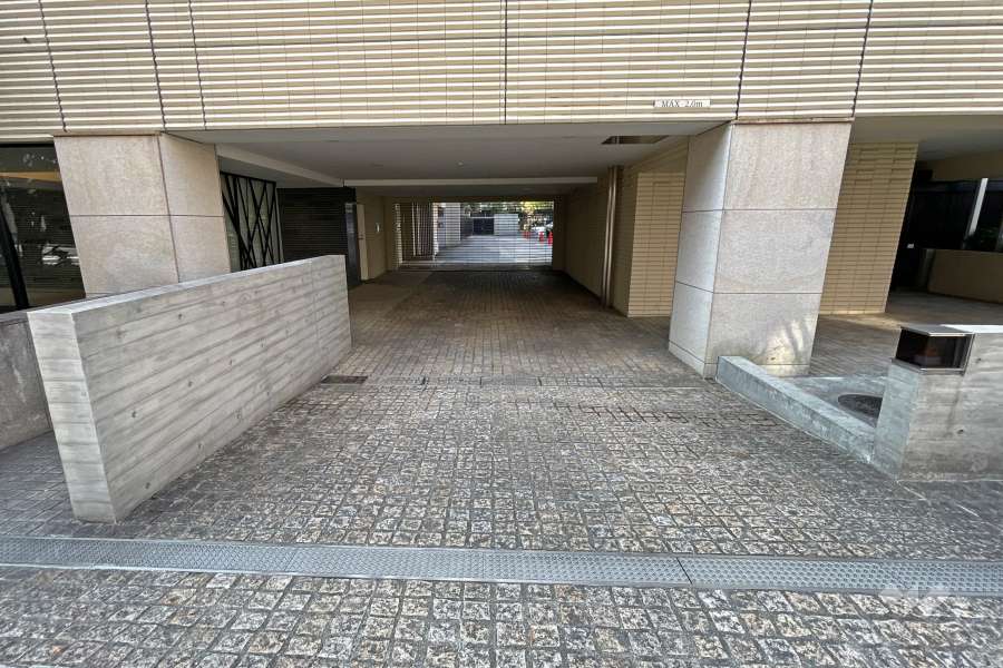 駐車場出入口（リングシャッター付き）