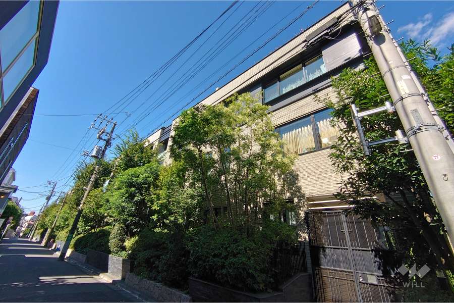 プラウド上原の外観（南東側から）