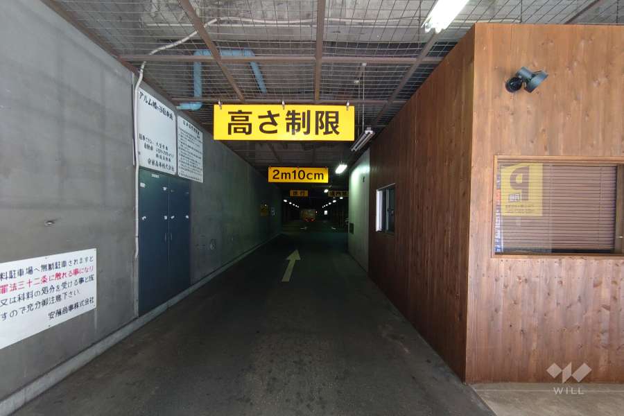 駐車場の出入り口