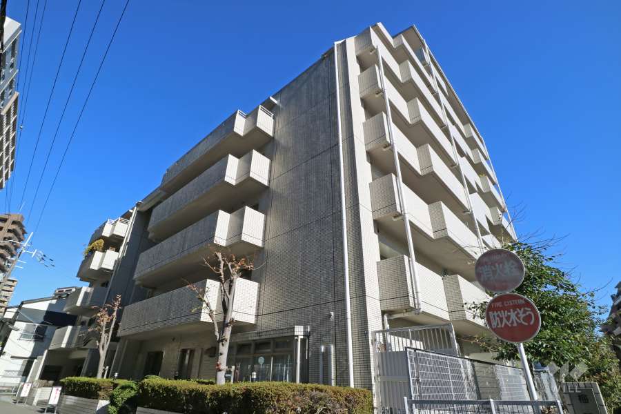アジュール宝塚南口の外観（南側から）