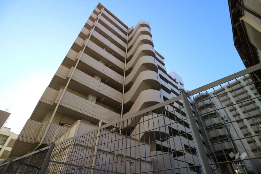 アジュール宝塚南口の外観（北側から）