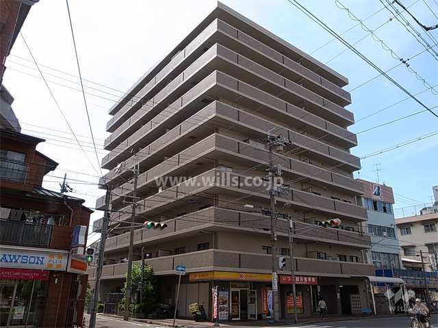 ベル・アーバニティ立花2の外観（南東側から）　1階に店舗が入っています。