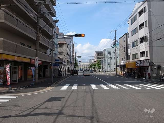 敷地の東側は道意線に面しています。