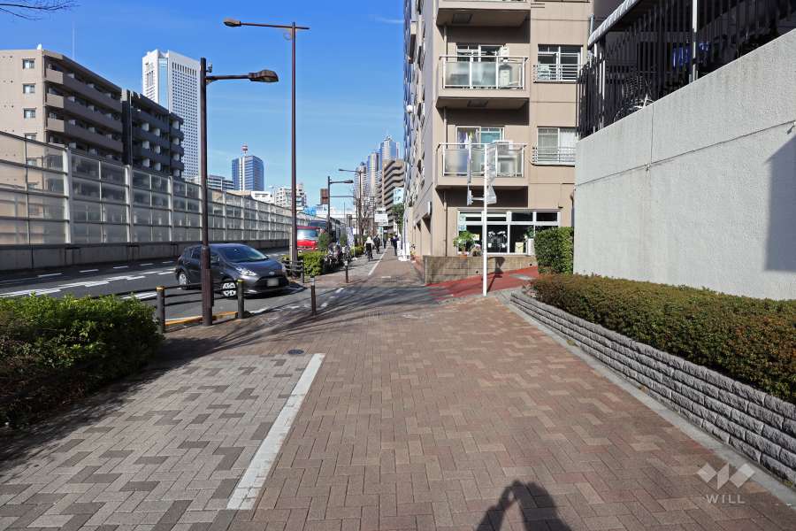 敷地北西側の前面道路