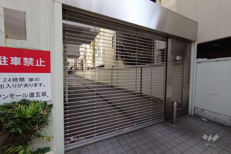 駐車場の出入り口（リングシャッター式）