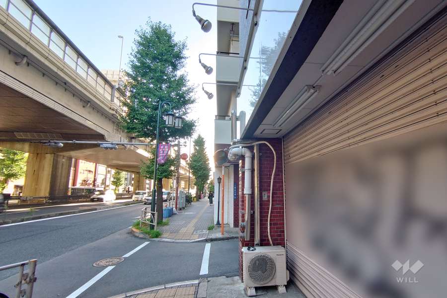 敷地南側の前面道路（東側から）