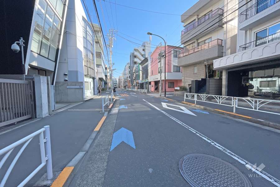 敷地北西側の前面道路