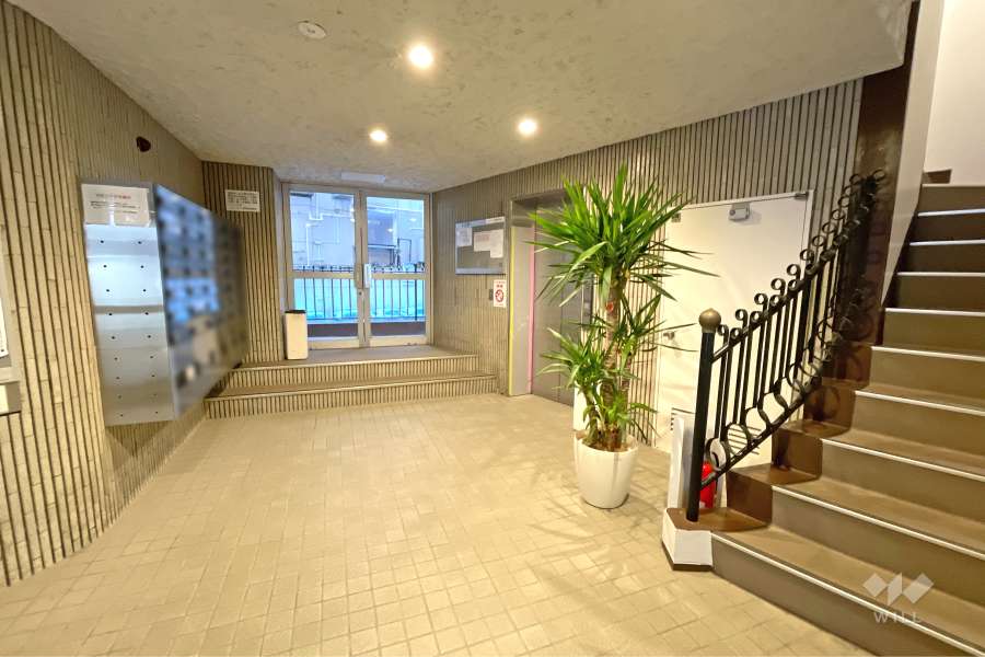 エントランスは広々としています。