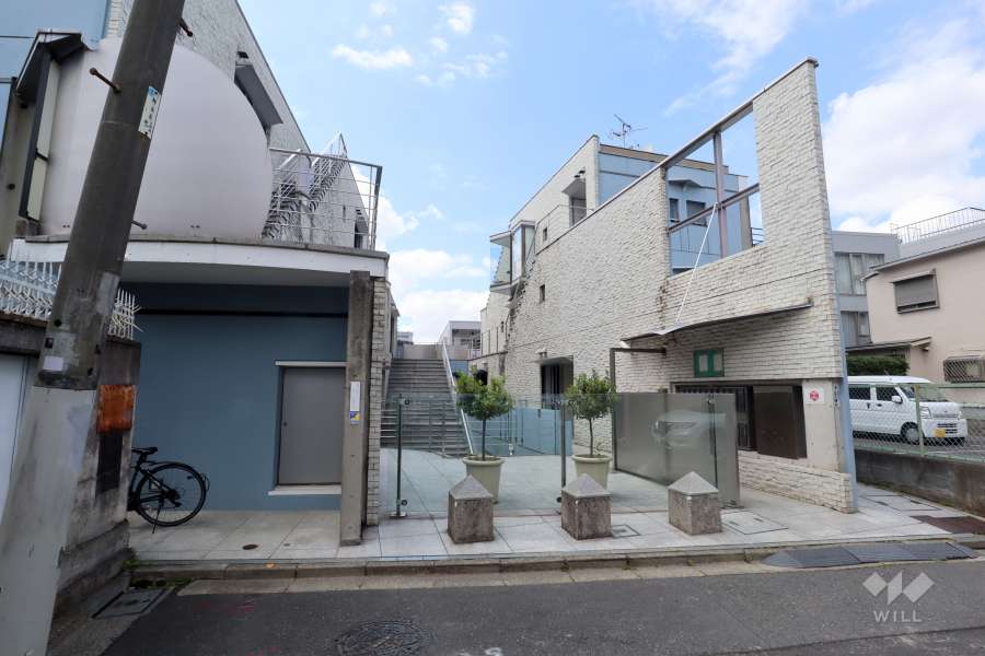 スカーラ神宮前の外観(南側から)