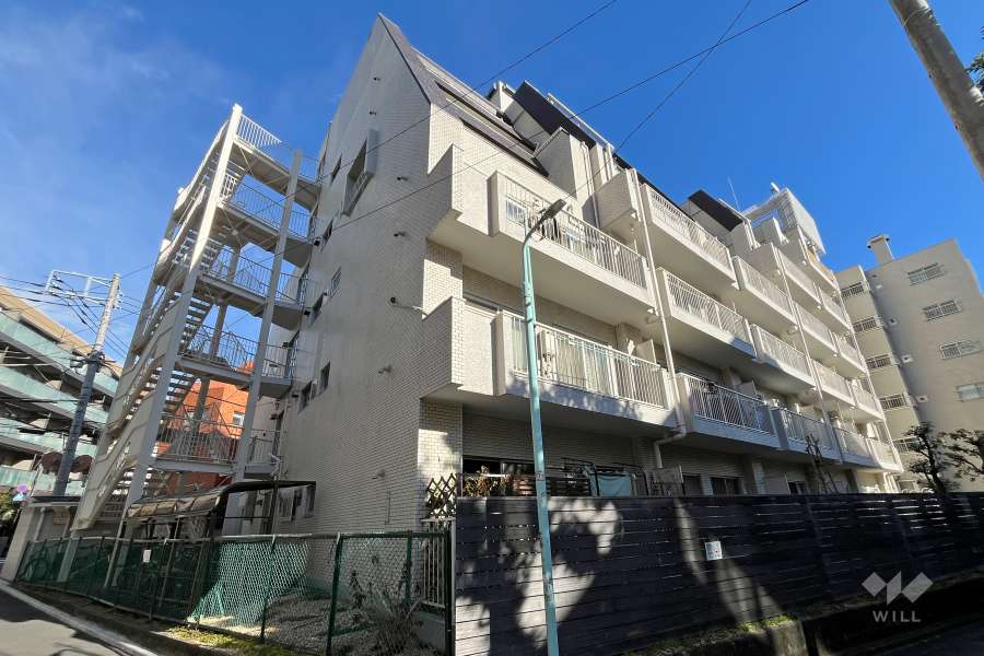 ソフトタウン代々木の外観（西側から）