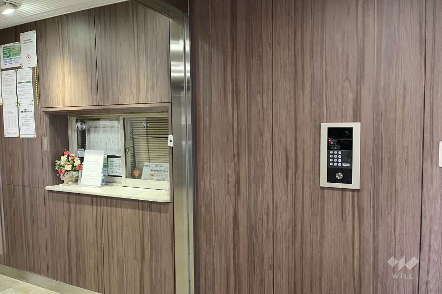 エントランスはオートロック付きです。