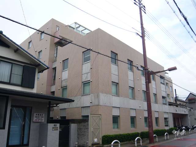 外観（北西から見る）