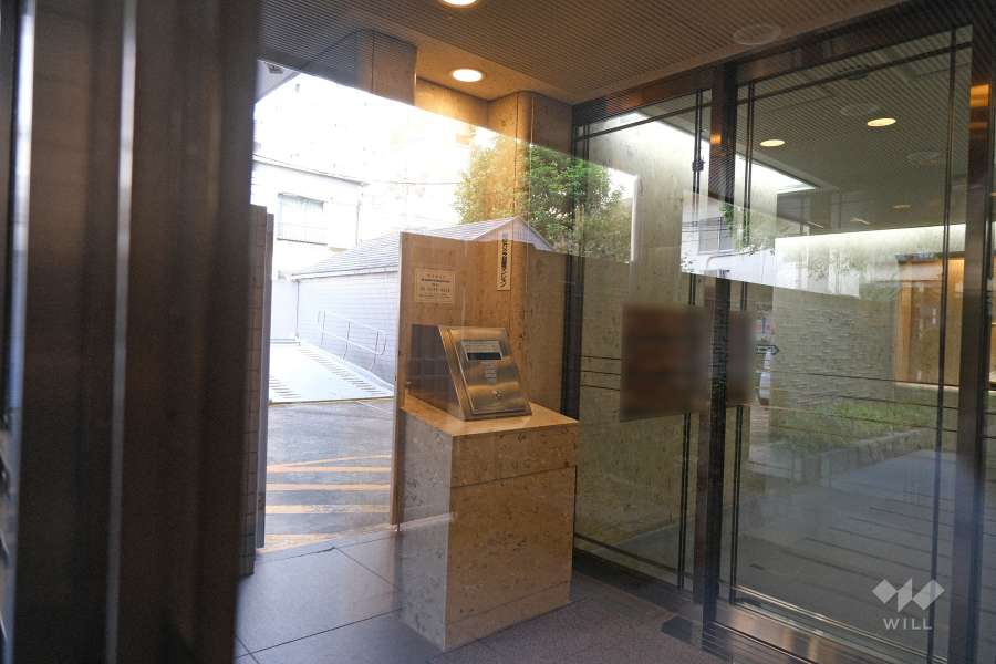 エントランスはオートロック付きです。