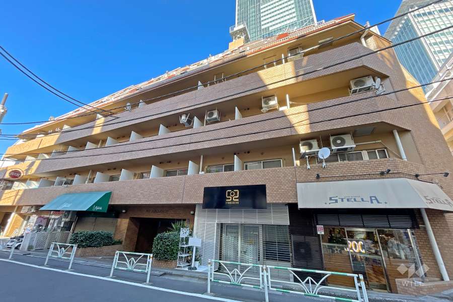 バロール代々木の外観（東側から）