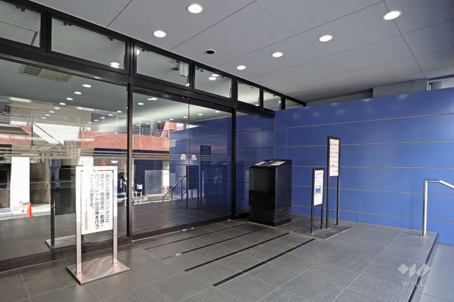 エントランスはオートロック付きです。