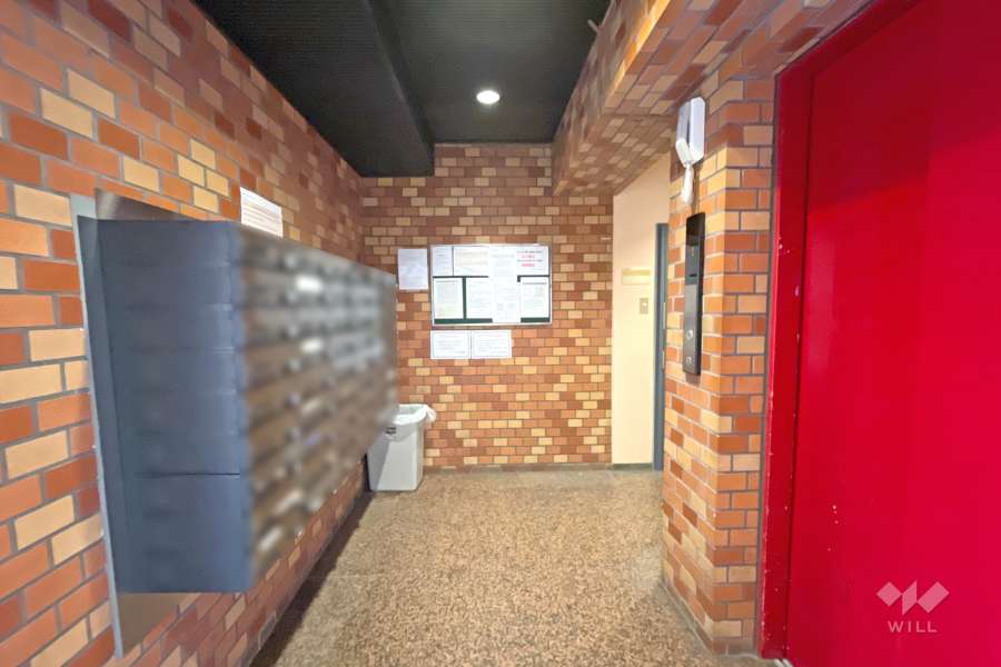 共用ポストと共用のエレベーター