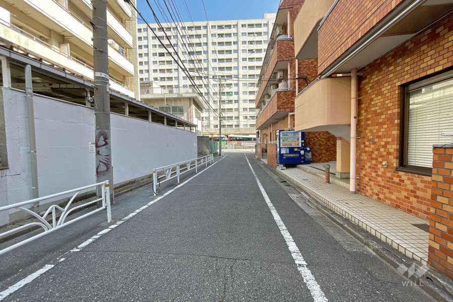 敷地北側の前面道路