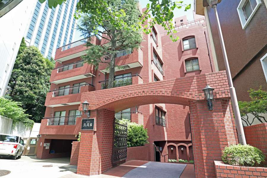 マンション広尾台の外観(西側から)