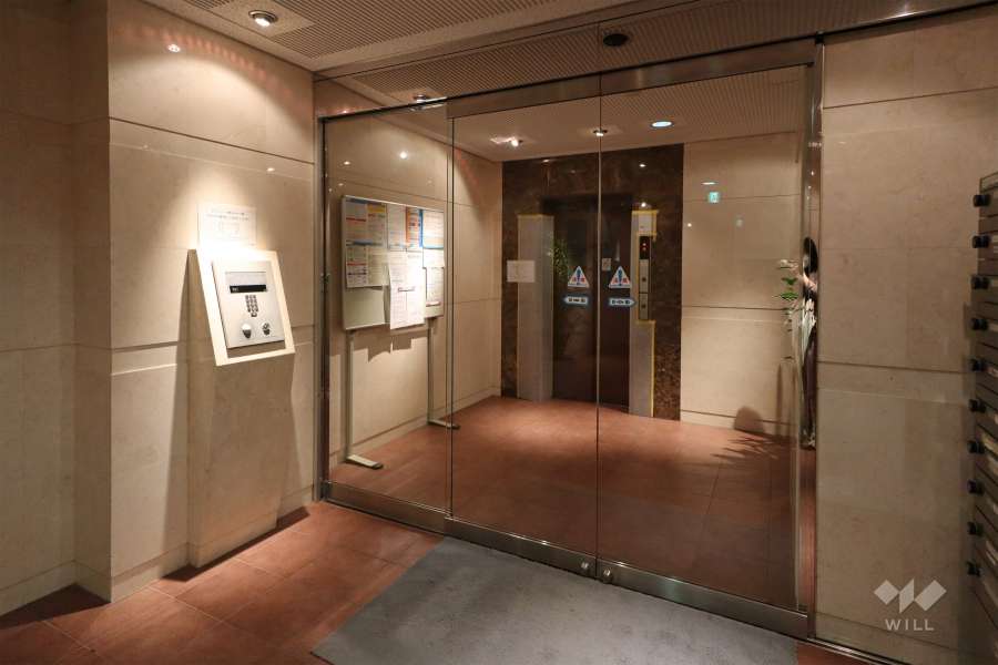 エントランスはオートロック付きです。