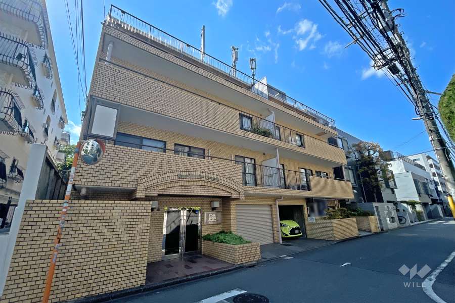 ライオンズマンション原宿の外観（南東側から）