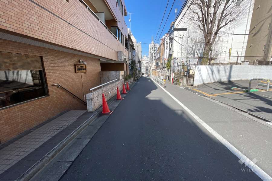 敷地東側の前面道路