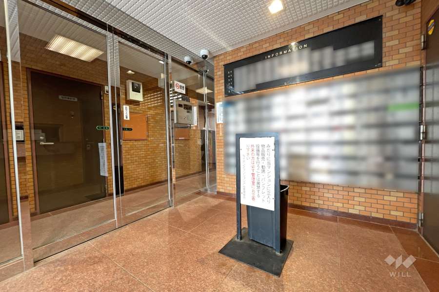 エントランスはオートロック付きです。