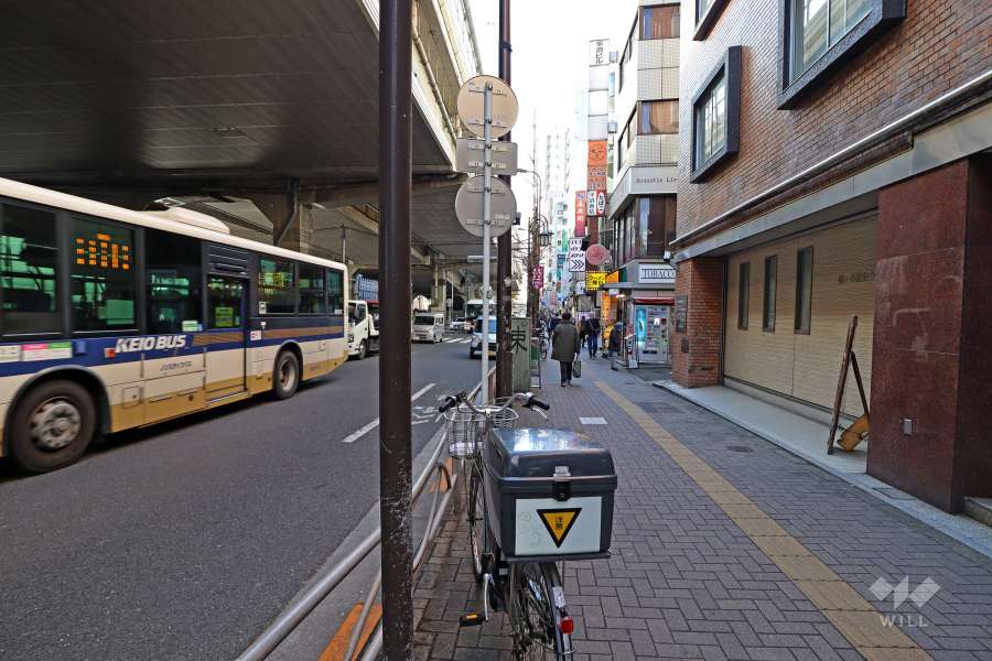 敷地南側の前面道路（東側から）