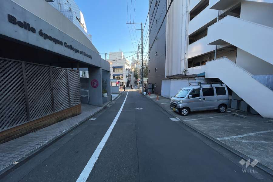 敷地北側の前面道路