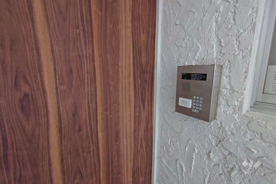 エントランスはオートロック付きです。