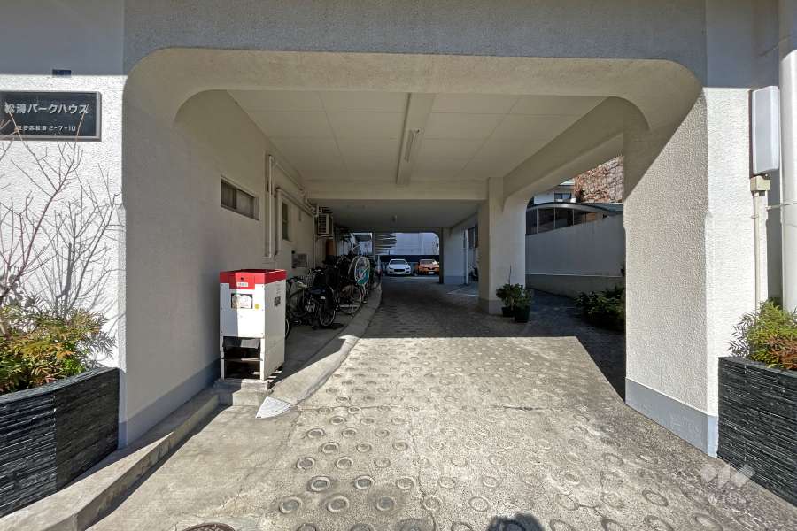 駐車場の出入り口