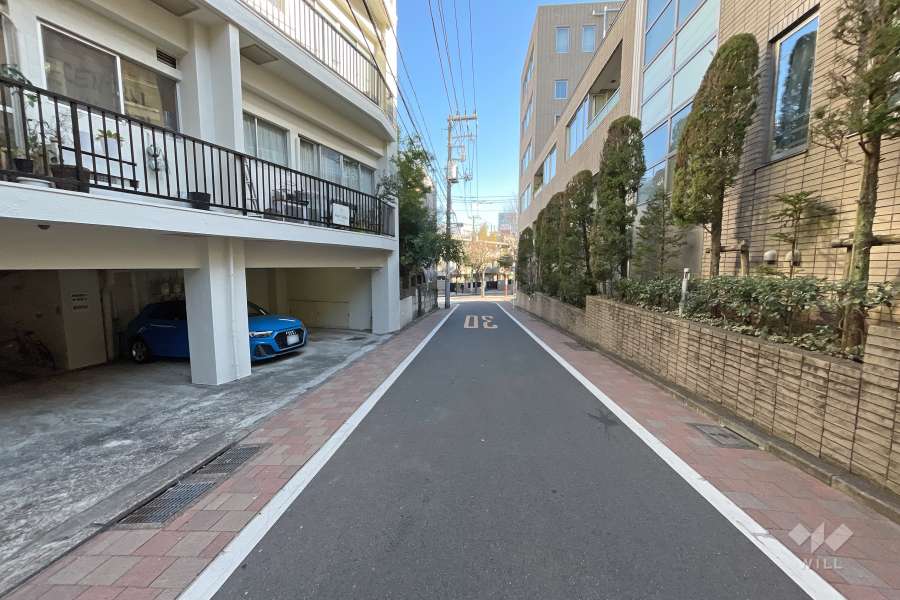 敷地南側の前面道路