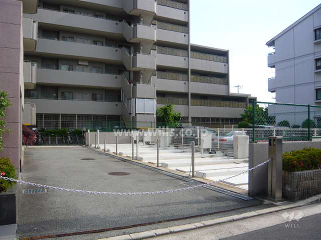 機械式の敷地内駐車場（ロボットゲート付き）